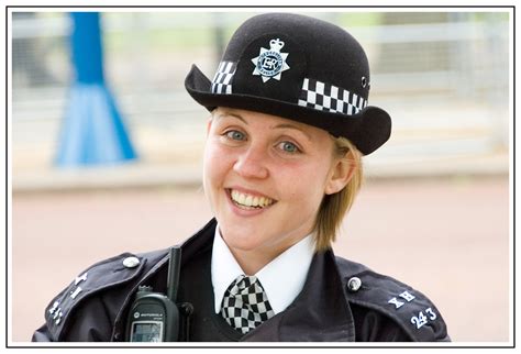 dating a female police officer uk